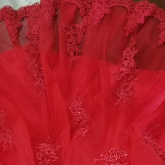 Off the shoulder lace dress - Picture 2 of 4